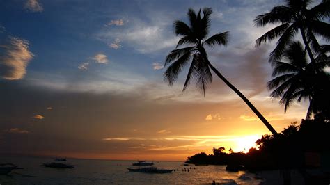 Sunrise and Sunset in Philippines .